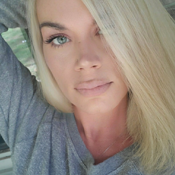 Meet your Posher, Crystal - Picture 2 of 6